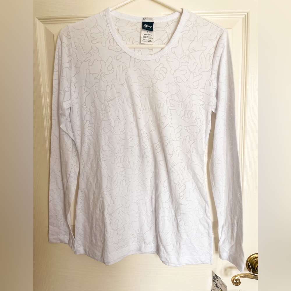 Disney white women’s long sleeve size small